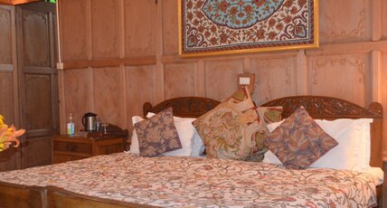 New Alexandra Houseboats Room Type - Deluxe Double Room