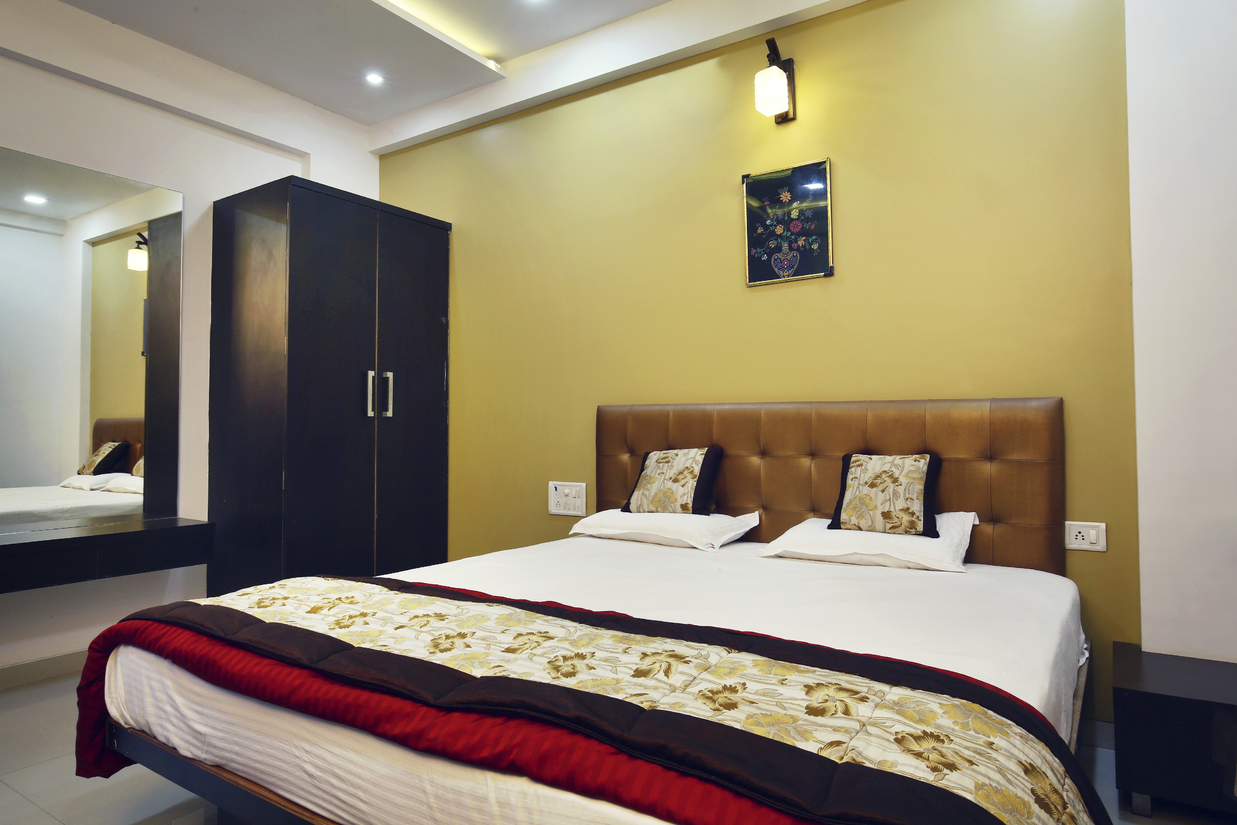 Hotel Girija Room Type - Deluxe A/c