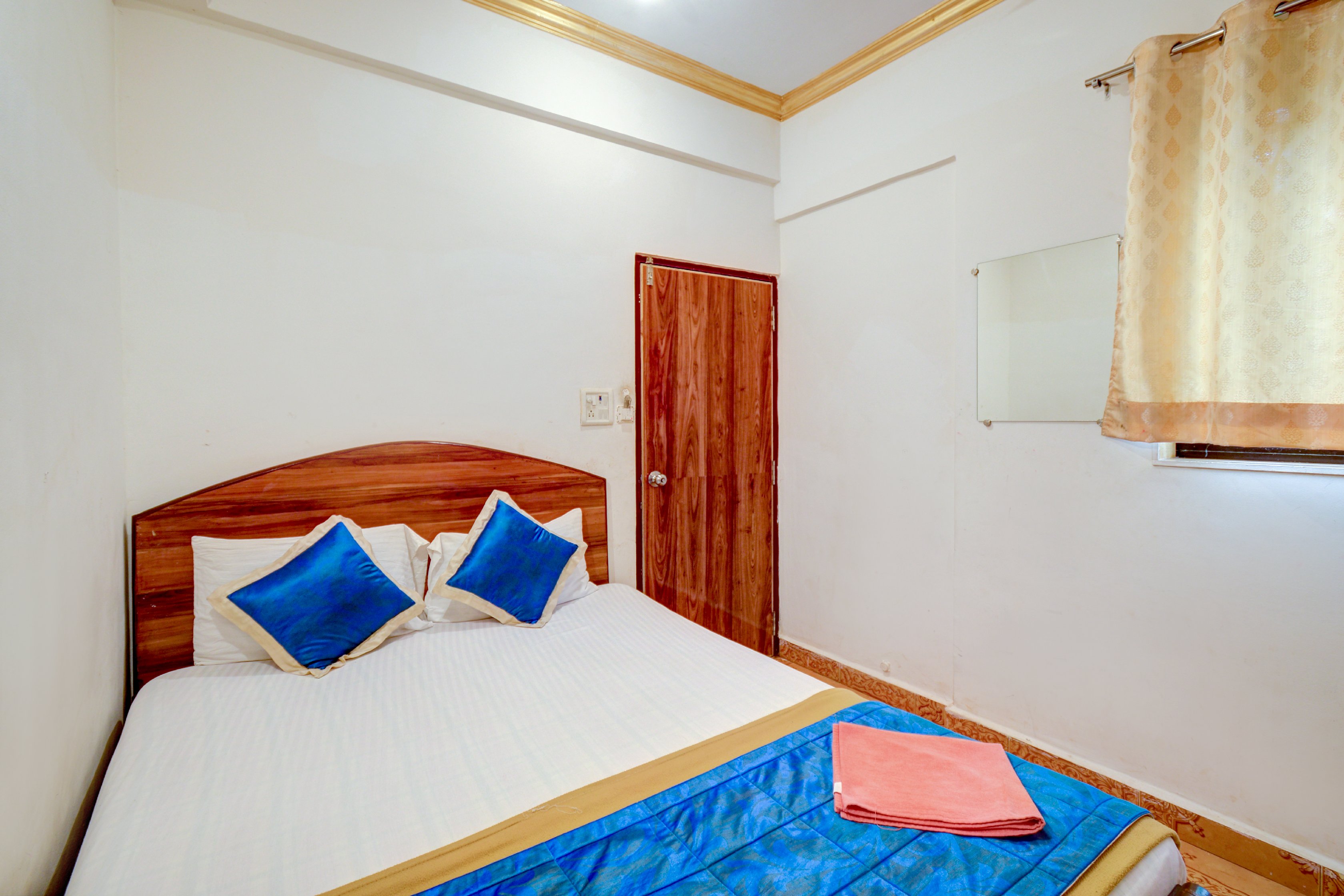 Hotel MR Manfred - Tap to explore photos