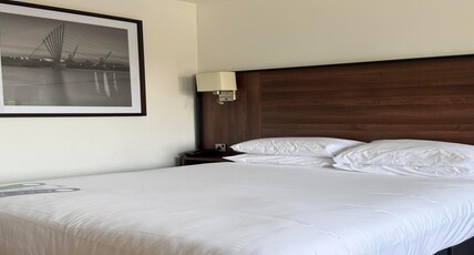 Copthorne Hotel Manchester Salford Quays Room Type - Standard Quayside Room with One Double Bed Copthorne Hotel Manchester Salford Quays Room Type - Standard Quayside Room with One Double Bed