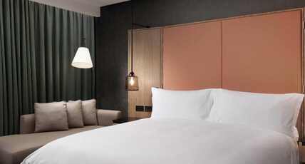 Hilton London Bankside Room Type - KING DELUXE ROOM
