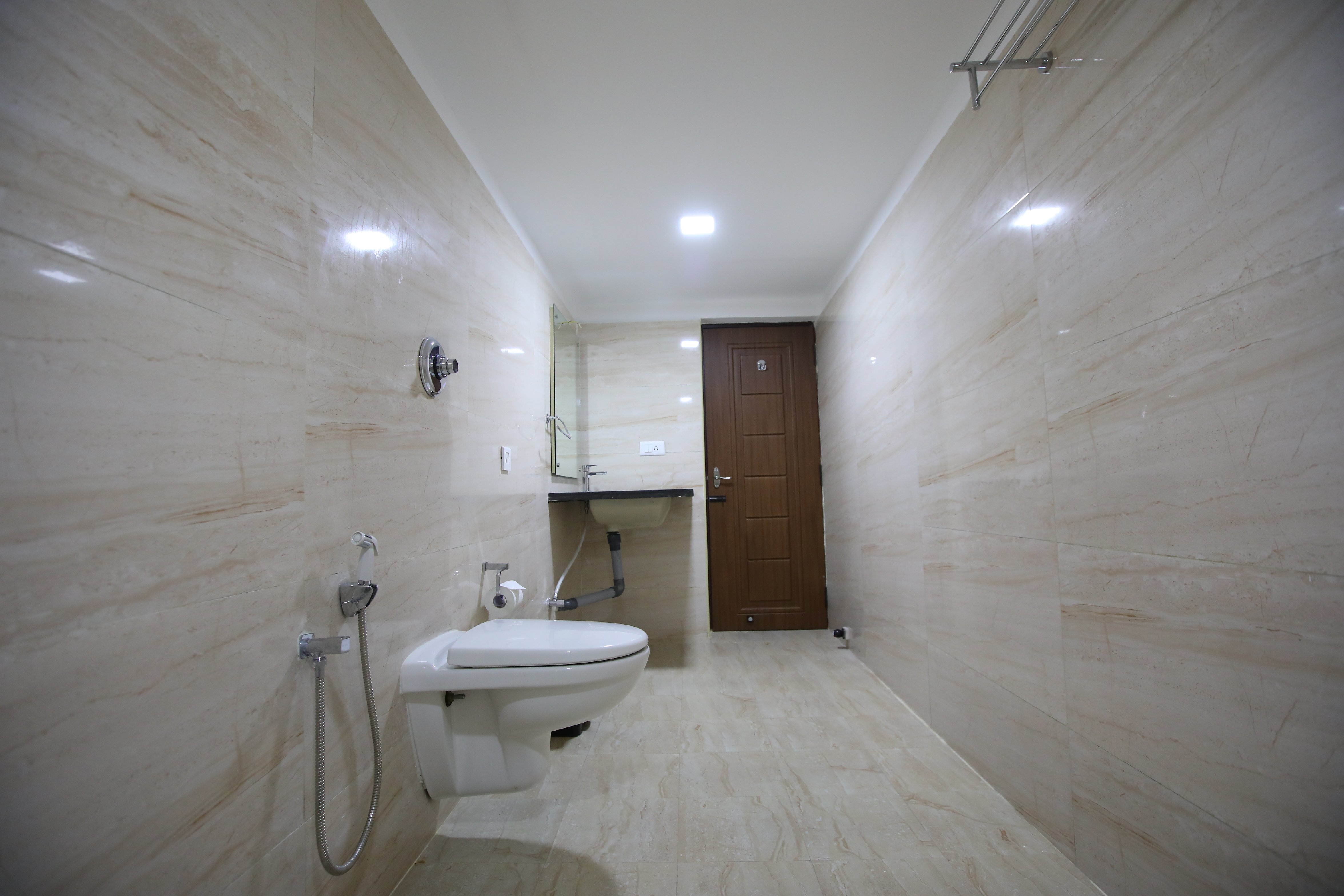 HOTEL GOLDEN GATEWAY Room Type - Standard Double Room AC