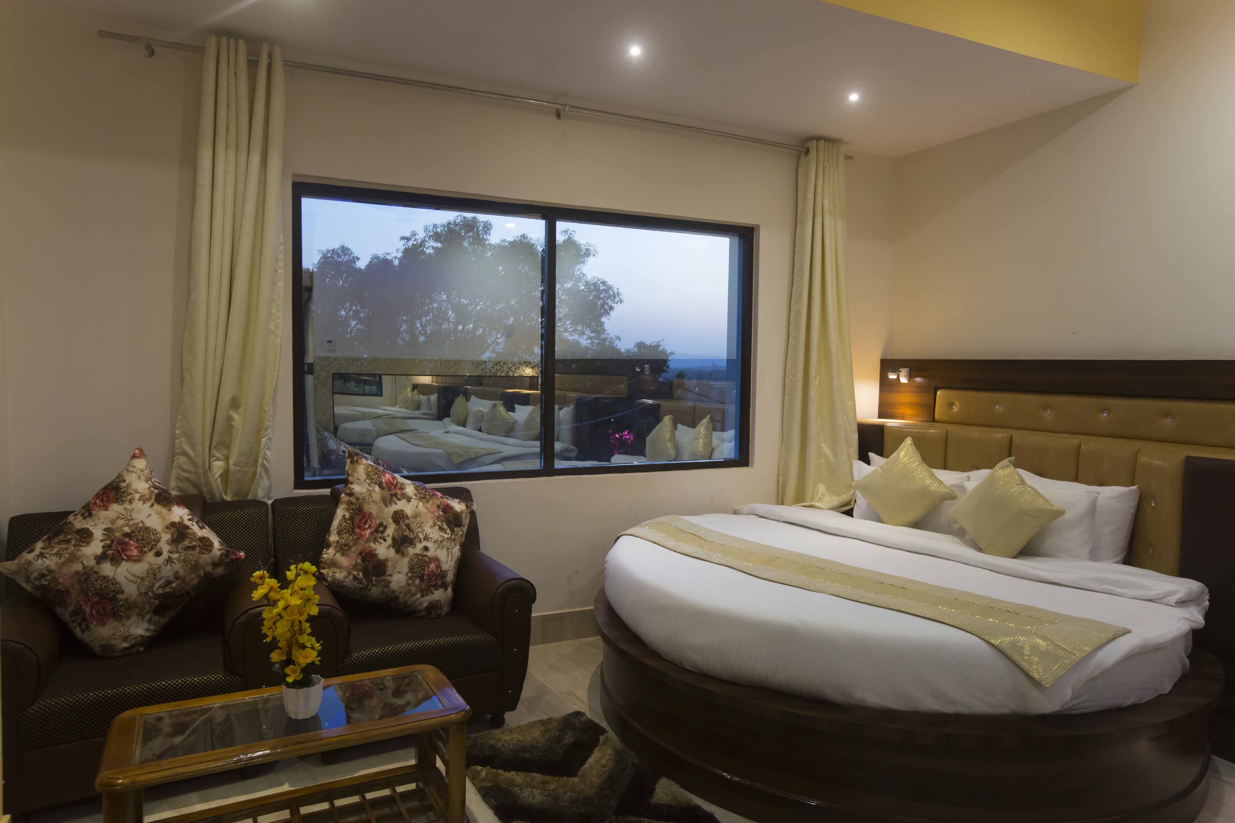 Hotel Kings Regency - Tap to explore photos