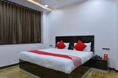 Hotel O Kitchen & Highway Inn