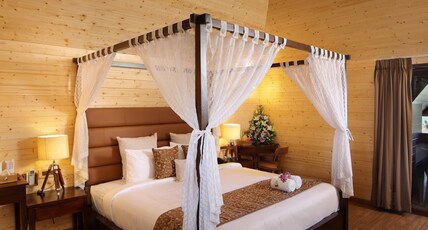 MALIEKAL HERITANCE CHERAI Room Type - Duplex Lake View Jacuzzi Family Suite