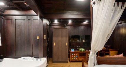 MALIEKAL HERITANCE CHERAI Room Type - Heritage Jacuzzi Garden view ( Couple only)