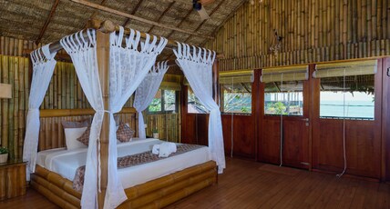 MALIEKAL HERITANCE CHERAI Room Type - Lux Beach View Jacuzzi with Balcony