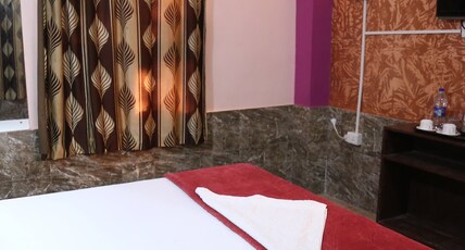 The Global Guest house and hostel Room Type - Private Deluxe Ac Room With Attached Bathroom