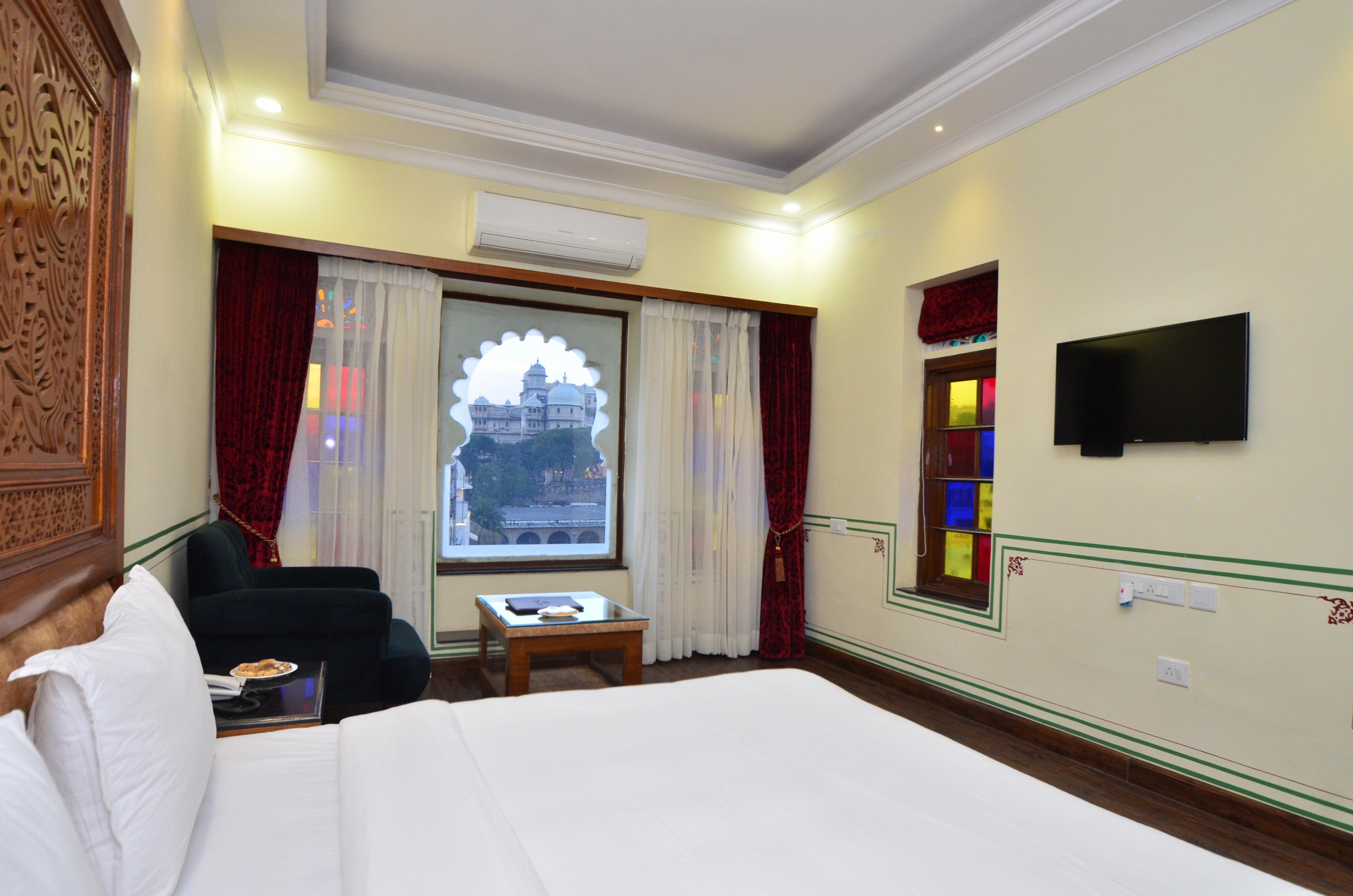 Aaram Mahal Heritage Hotel-City Centre - Tap to explore photos