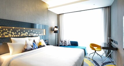 Novotel Singapore On Stevens Room Type - Deluxe Room with 1 double bed, Free minibar