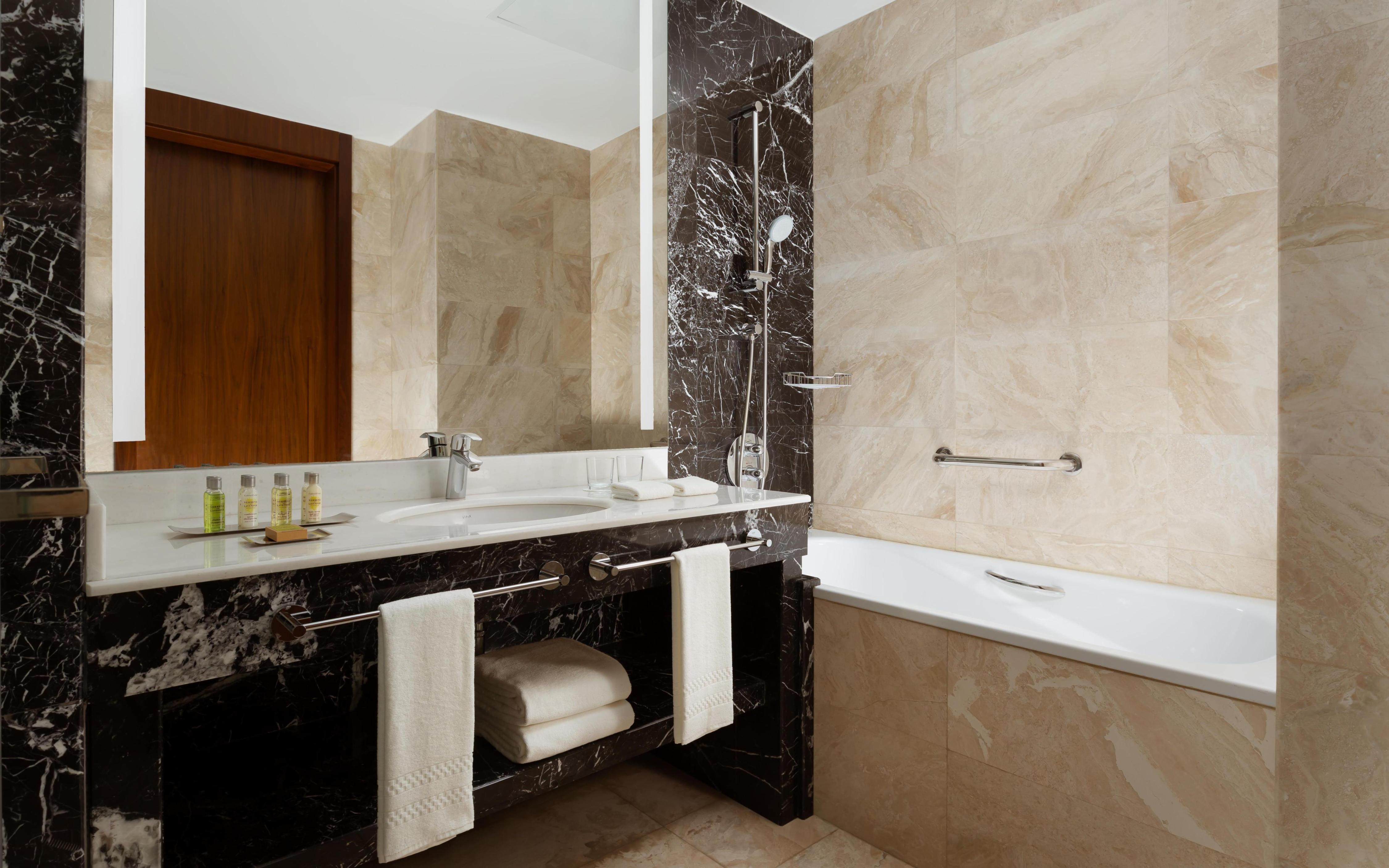 Hilton Astana Room Type - KING DELUXE EXPO VIEW