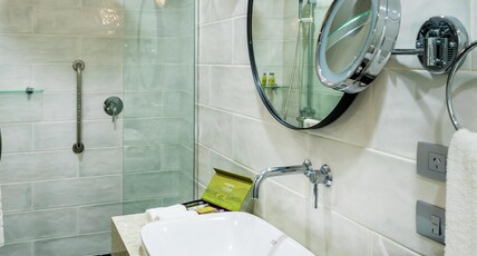 DoubleTree by Hilton Wellington Room Type - KING DELUXE