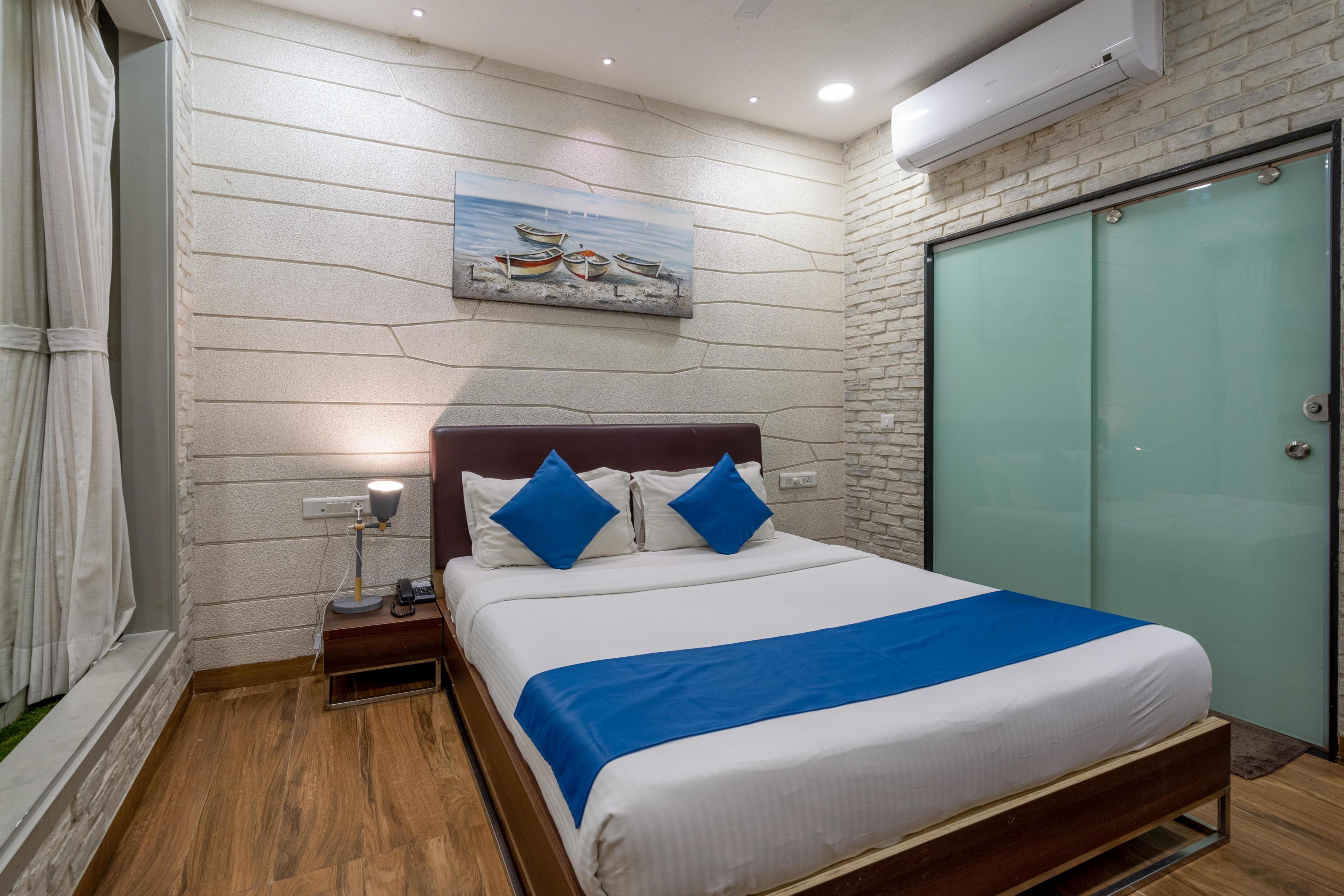 Tribecca Select - Tap to explore photos