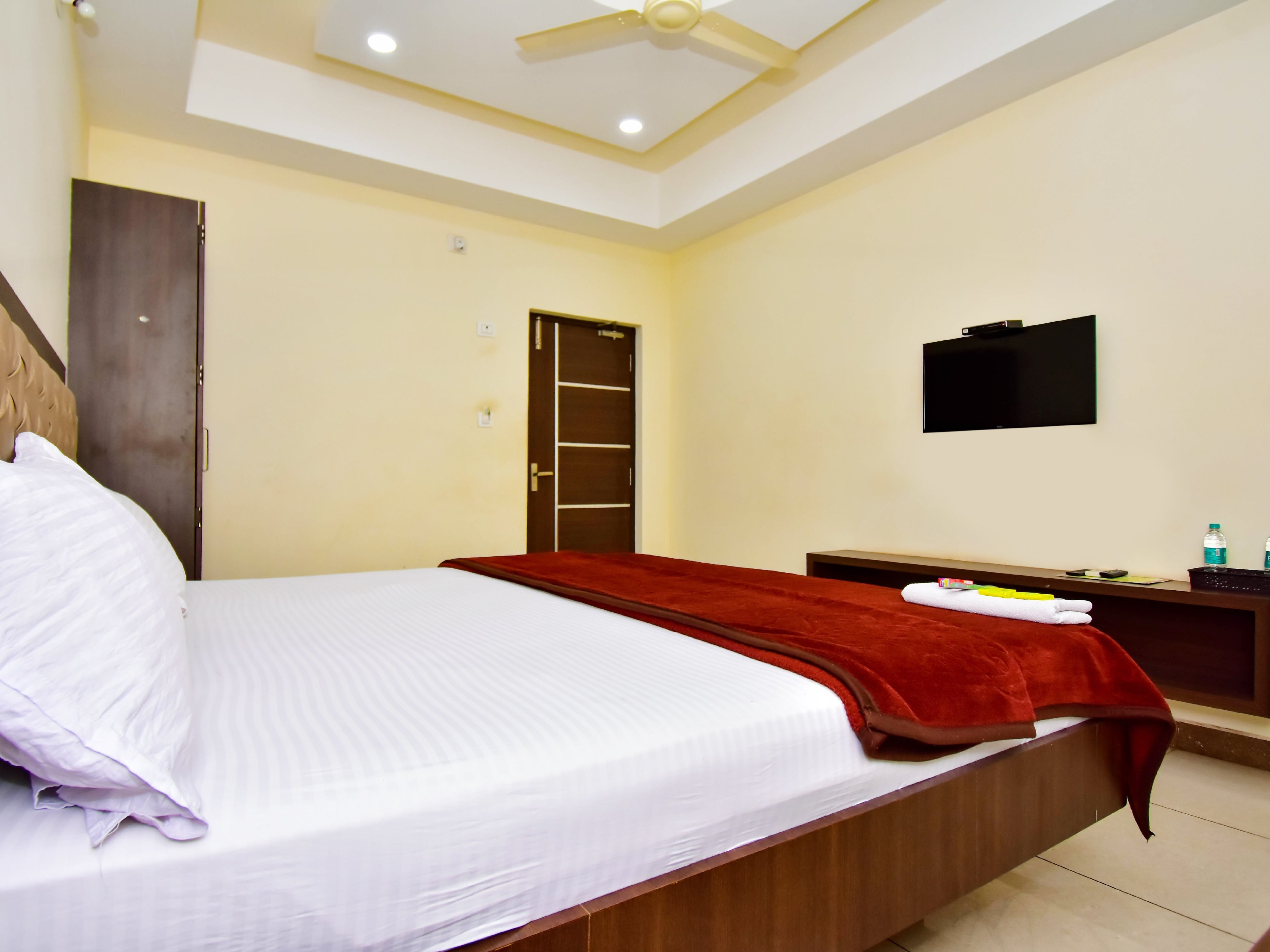 NEW RAADHEY GUEST INN - Near Apollo hospital & highway - Tap to explore photos