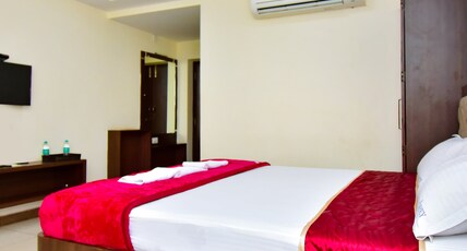 NEW RAADHEY GUEST INN - Near Apollo hospital & highway Room Type - Premium Room