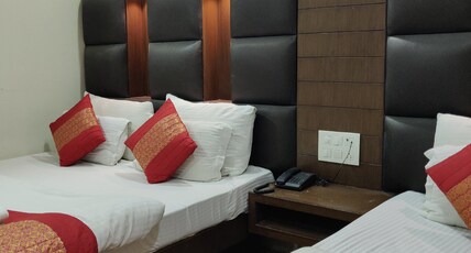 Hotel tashkent palace @ New Delhi Railway Station Room Type - QUAD SHARING FAMILY ROOM