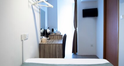 Victoria Hotel, a NuVe Group Collection Room Type - Superior Queen Room