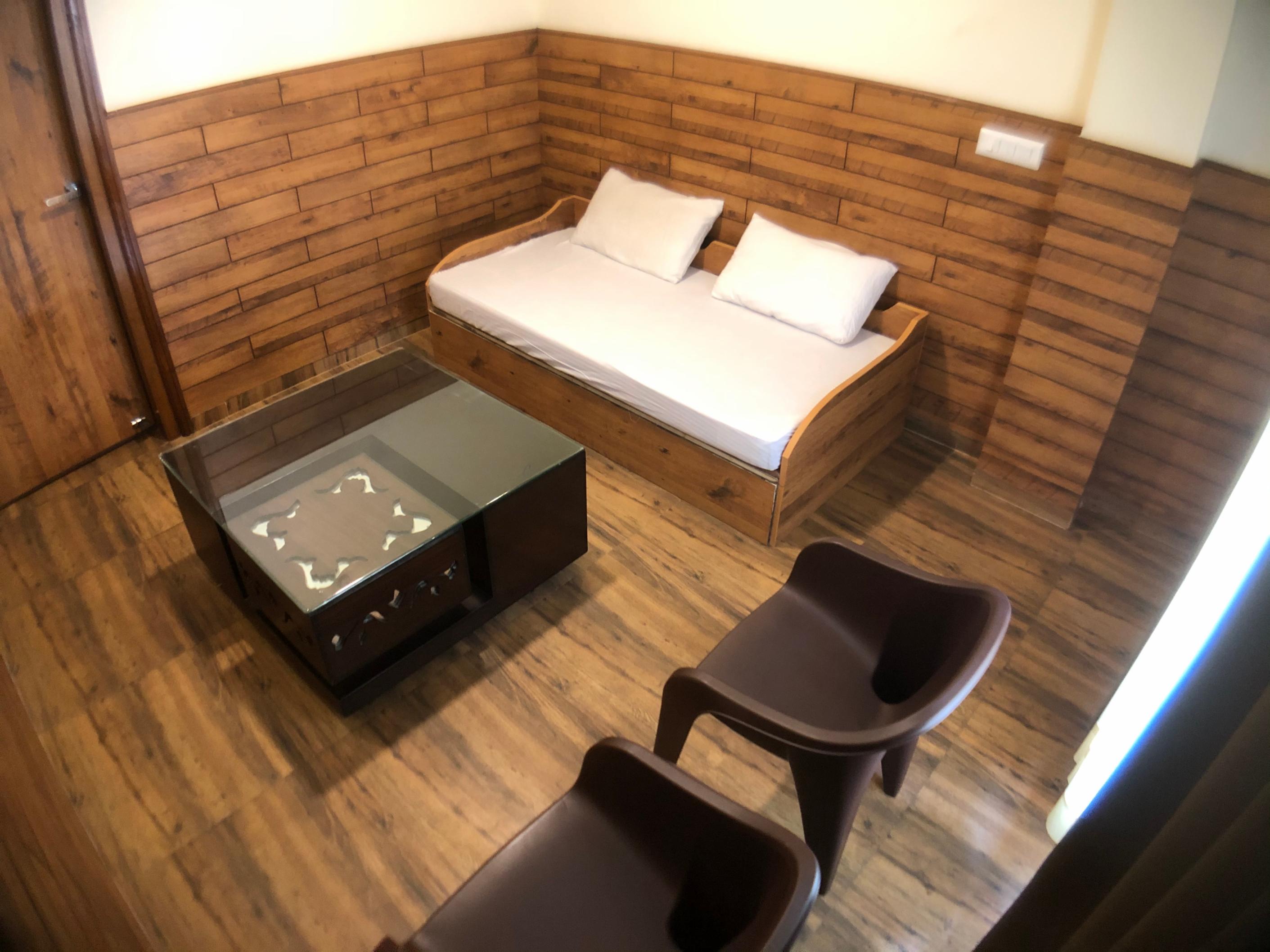 Backwoods B&B Mall Road Shimla - Tap to explore photos