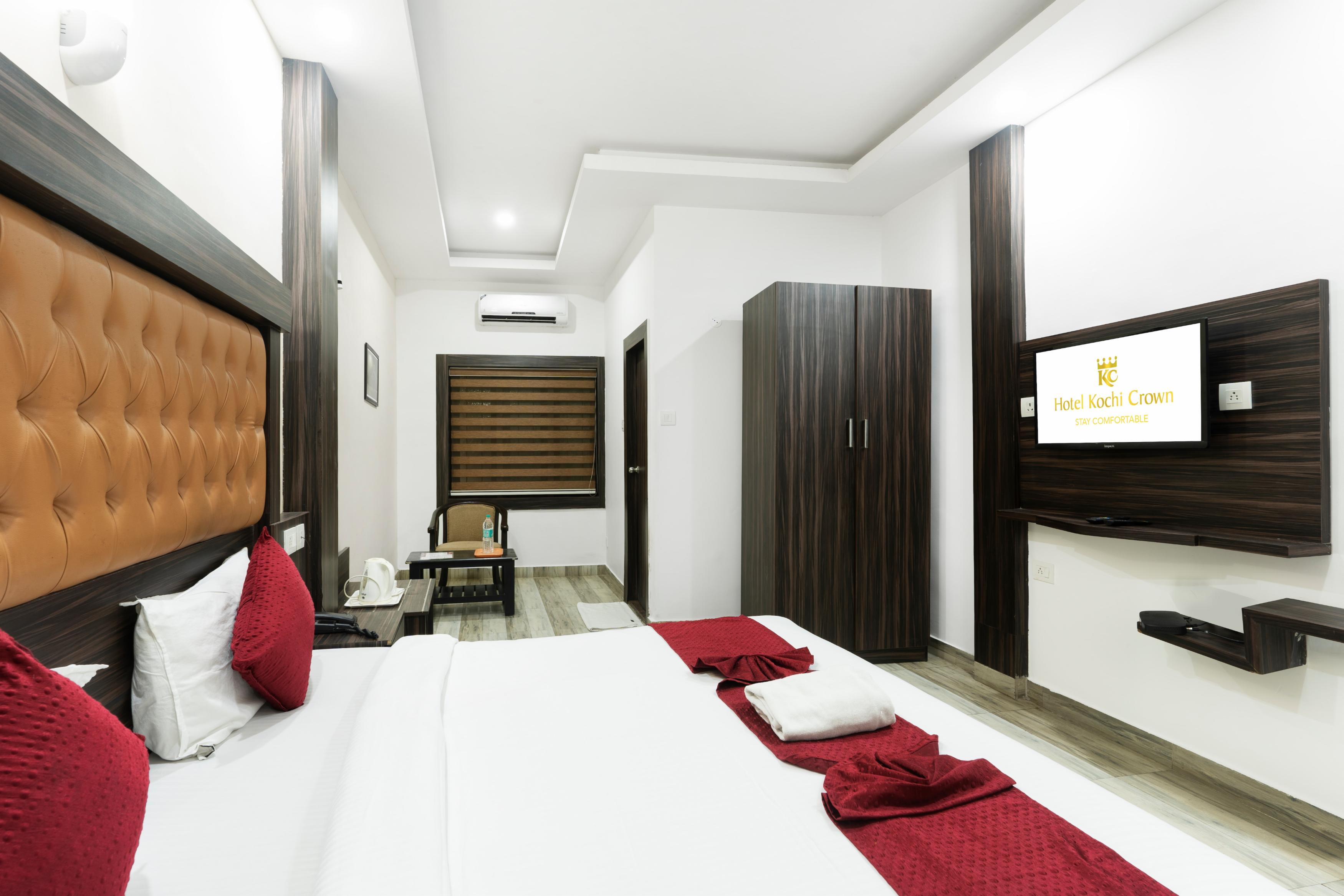 Hotel Kochi Crown - Tap to explore photos