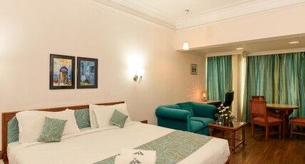 Maya's Kings Kourt Room Type - Super Deluxe Room With Balcony