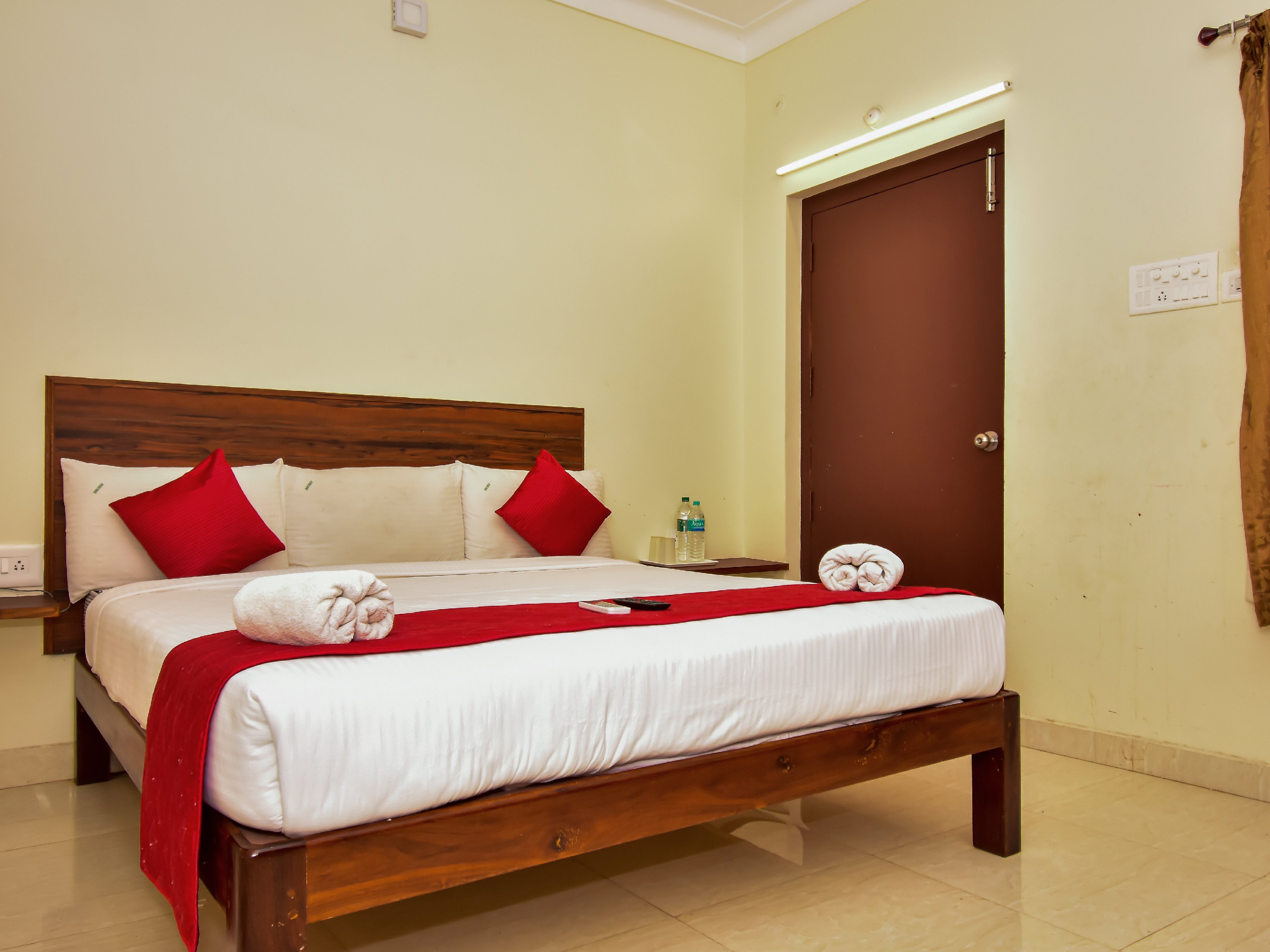 BON STAY INN Room Type - Deluxe Double AC
