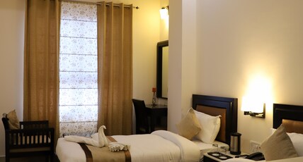 HOTEL BAHIA HEIGHTS Room Type - Deluxe Twin Bed