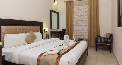 HOTEL BAHIA HEIGHTS Room Type - Deluxe King Bed