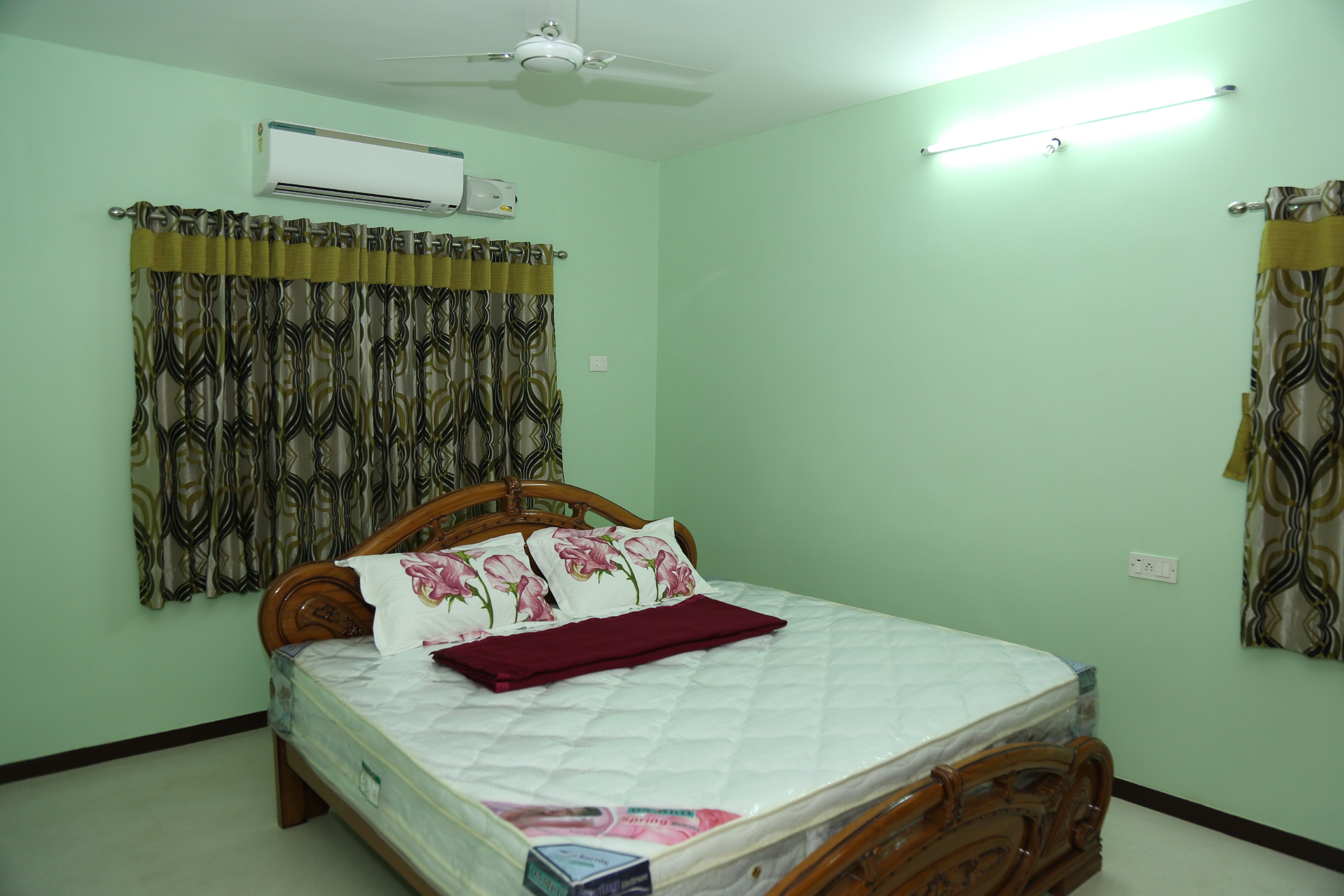 PERIYANAAYAKI AMMAN VILLA Room Type - Deluxe 2 bedded A/C Room