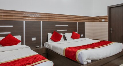 Hotel Adarsh Palace by Geetanjali Group Room Type - Deluxe Three Bed Room