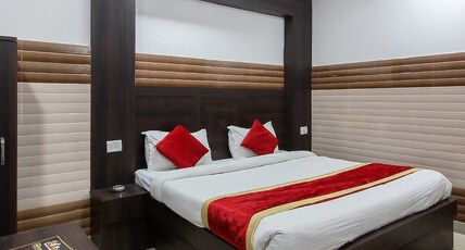 Hotel Adarsh Palace by Geetanjali Group Room Type - Deluxe Double Bed Room