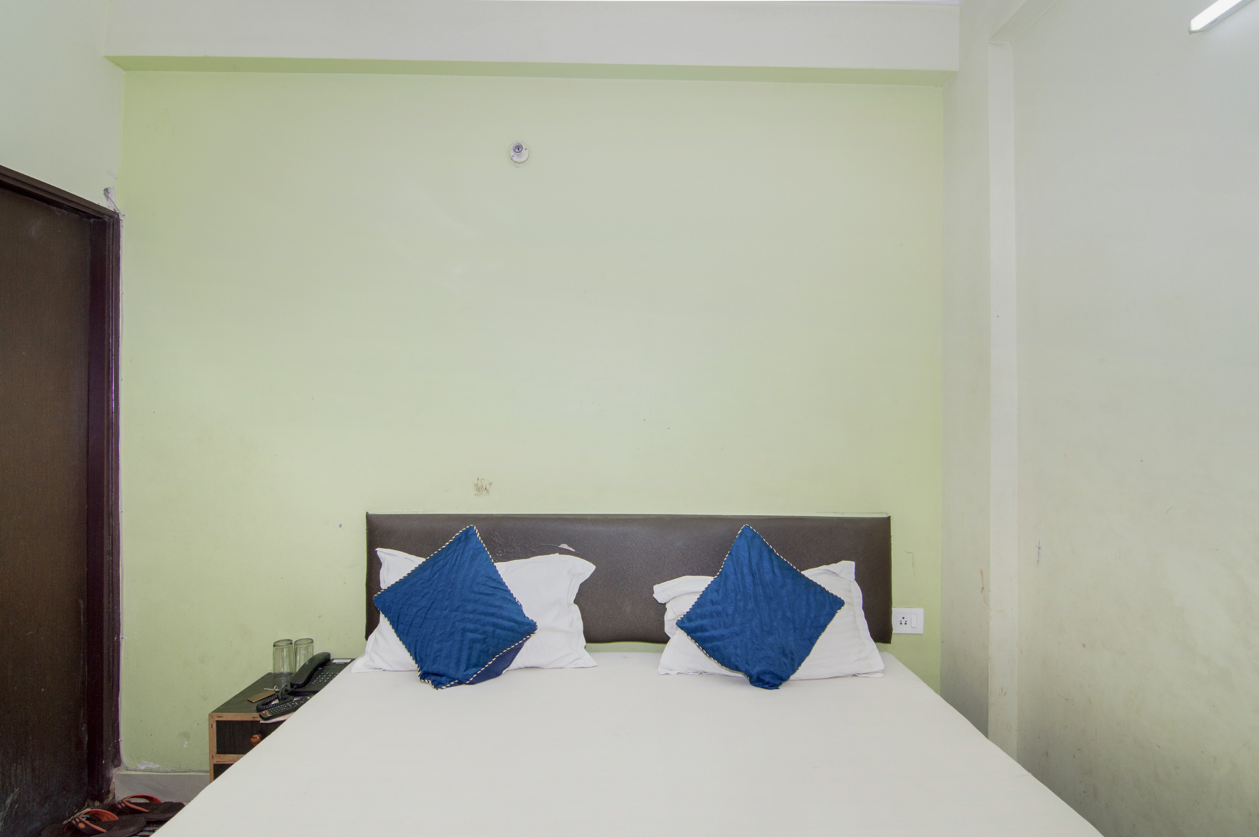 Hotel Prakash DX - Tap to explore photos