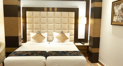 HOTEL ACME Room Type - EXECUTIVE ROOM