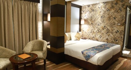 HOTEL ACME Room Type - Deluxe Room