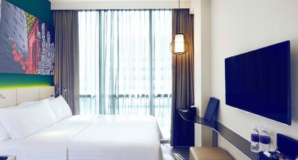 MERCURE SINGAPORE BUGIS Room Type - Signature Room with Queen Bed
