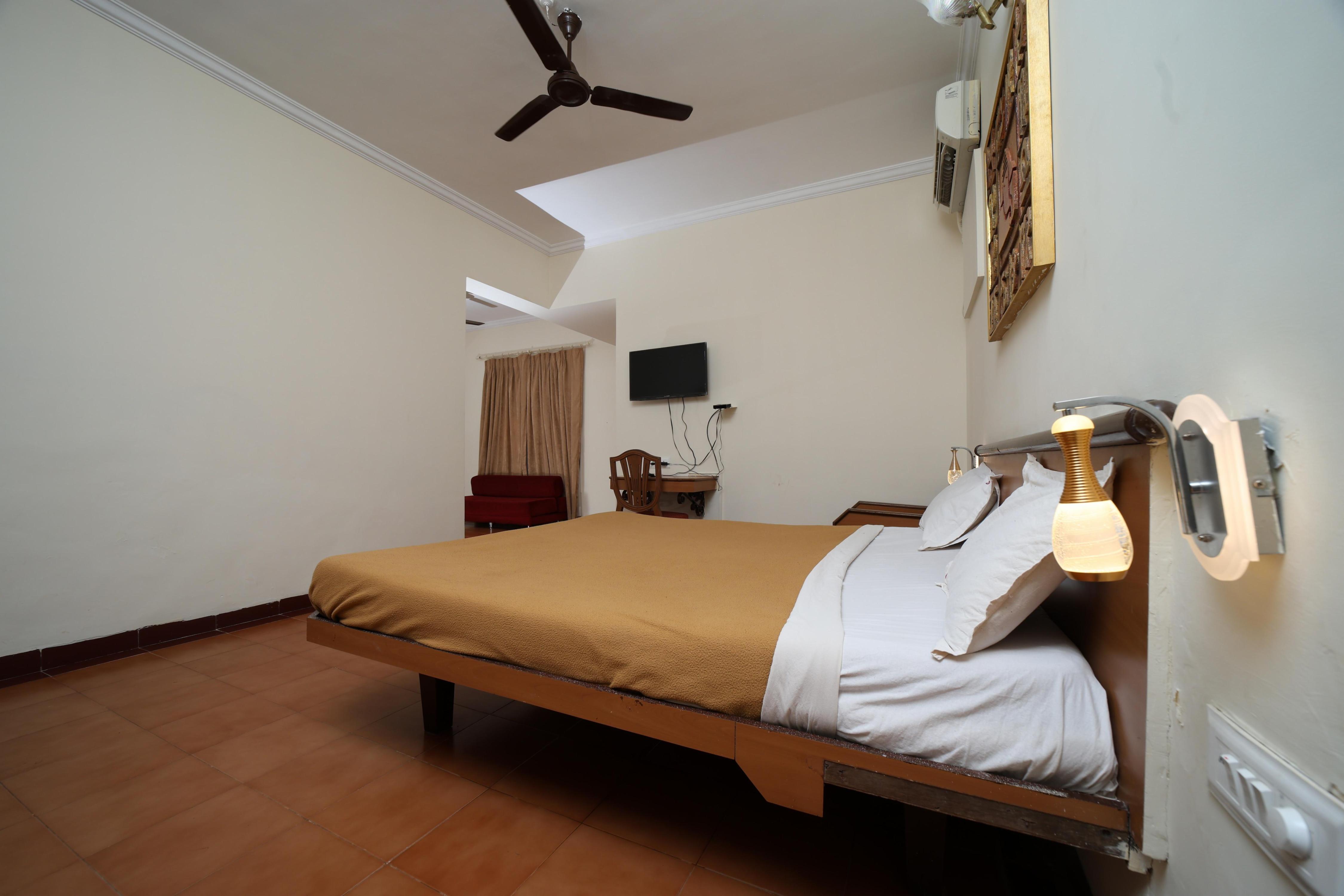 Gujarat Bhavan Hotel - Tap to explore photos