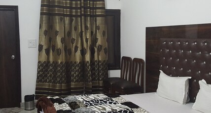 Shiv Shankar Guest House Room Type - Deluxe