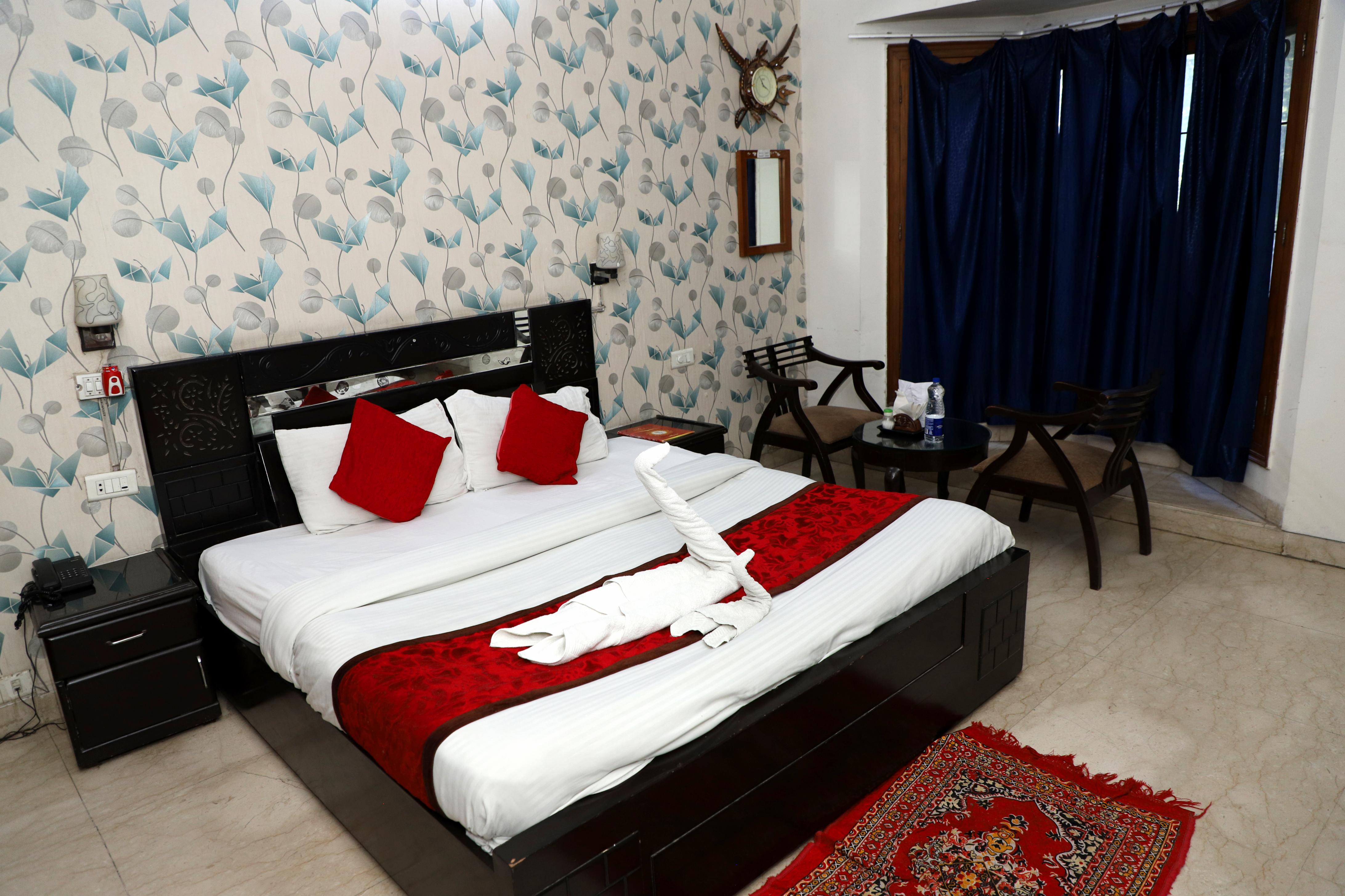 Hotel Ashray Noida Room Type - Deluxe Room With Landmark View