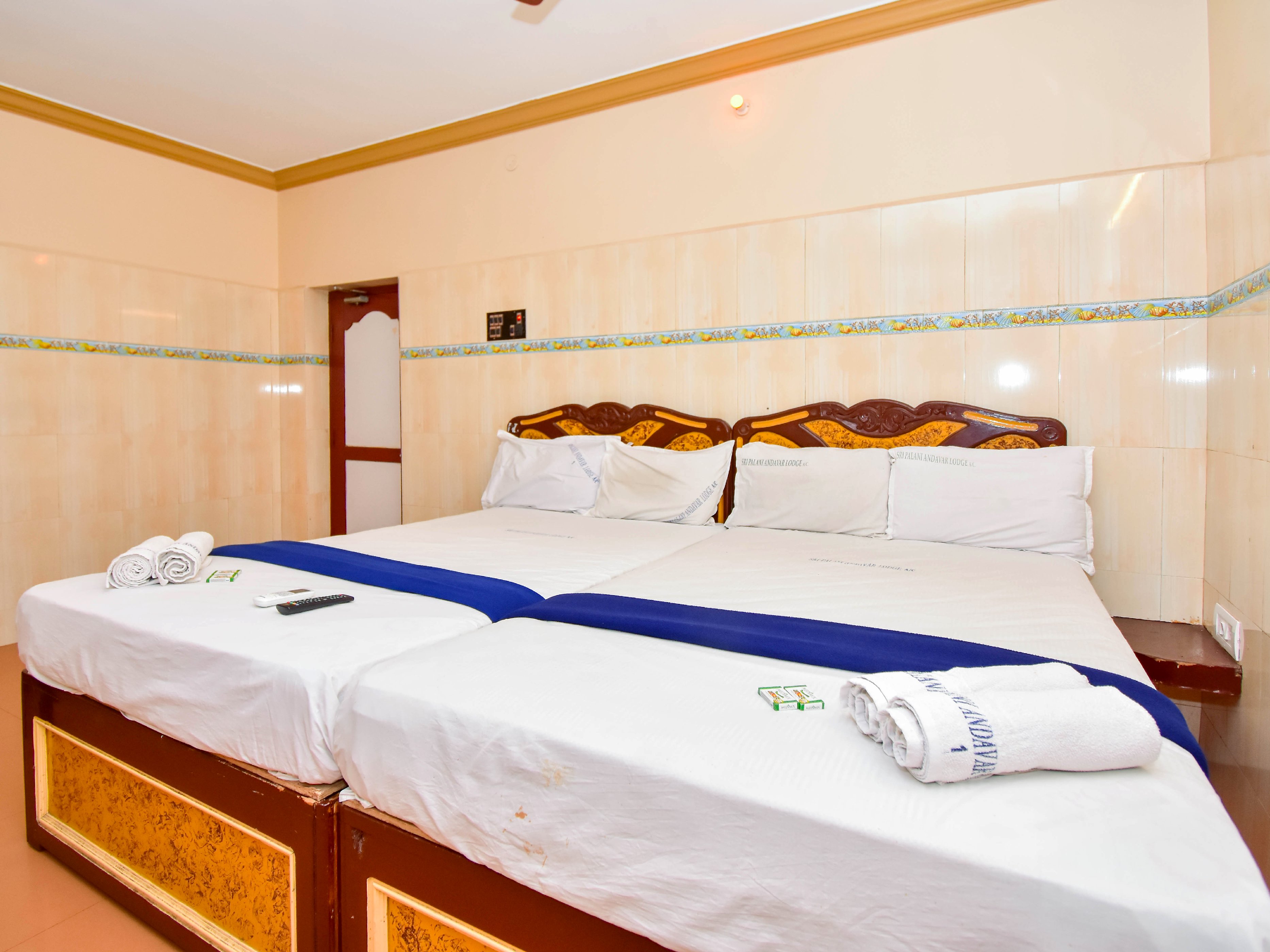 Sri palani andavar lodge Room Type - Four bed seaview AC