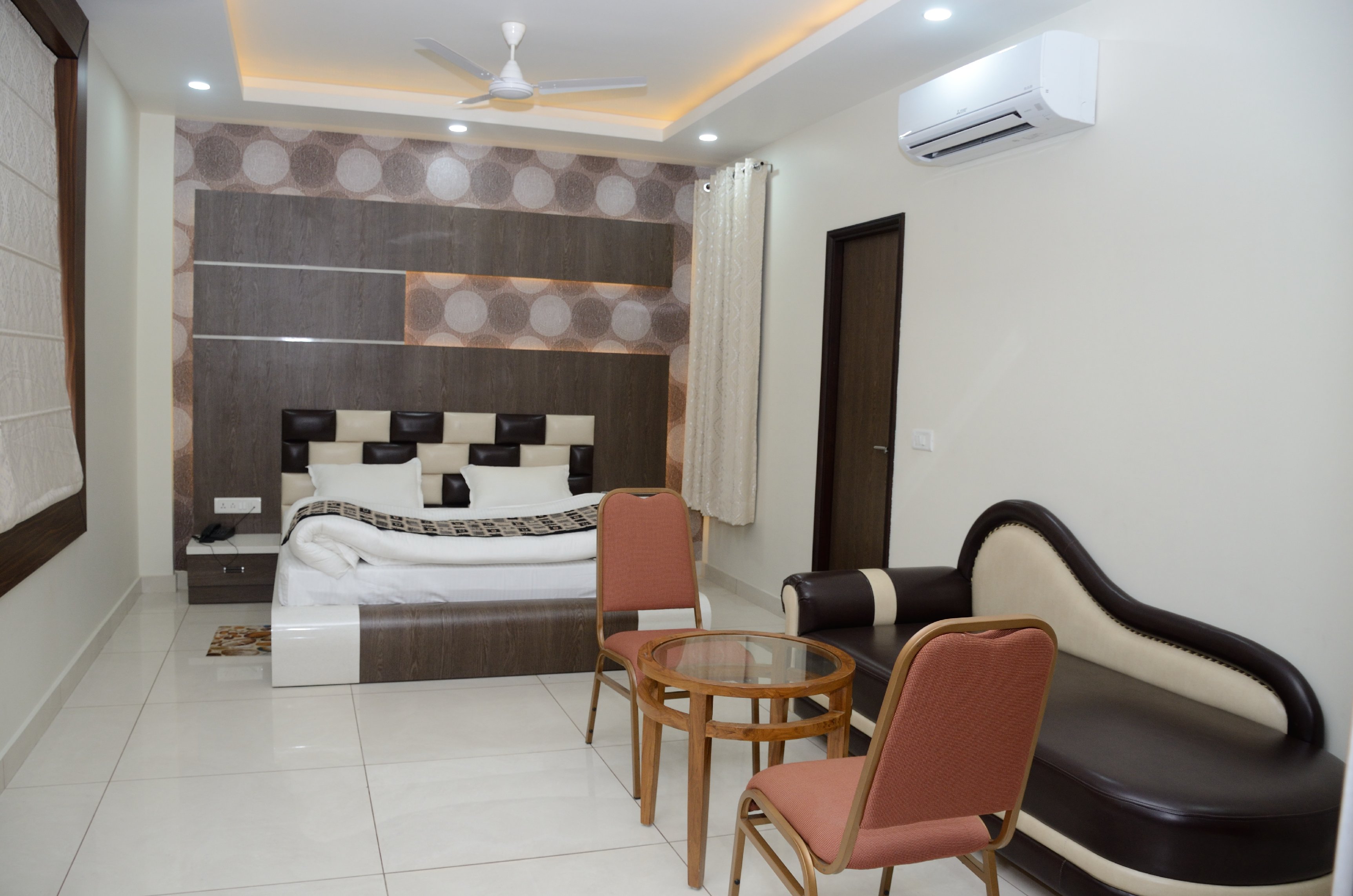 GITANJALI HOTEL Room Type - Suite Room