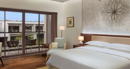 Sheraton Grand Chennai Resort & Spa Room Type - Deluxe King with Balcony & Bathtub