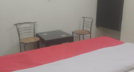 Hotel Maharaja Palace - 10 MTR from Railway station Room Type - Standard Room