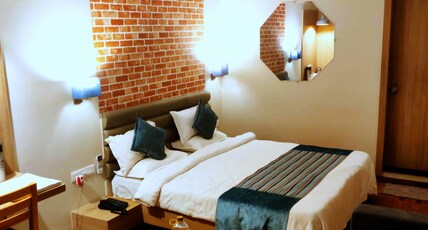 HOTEL EVERLAND Room Type - DELUXE ROOM
