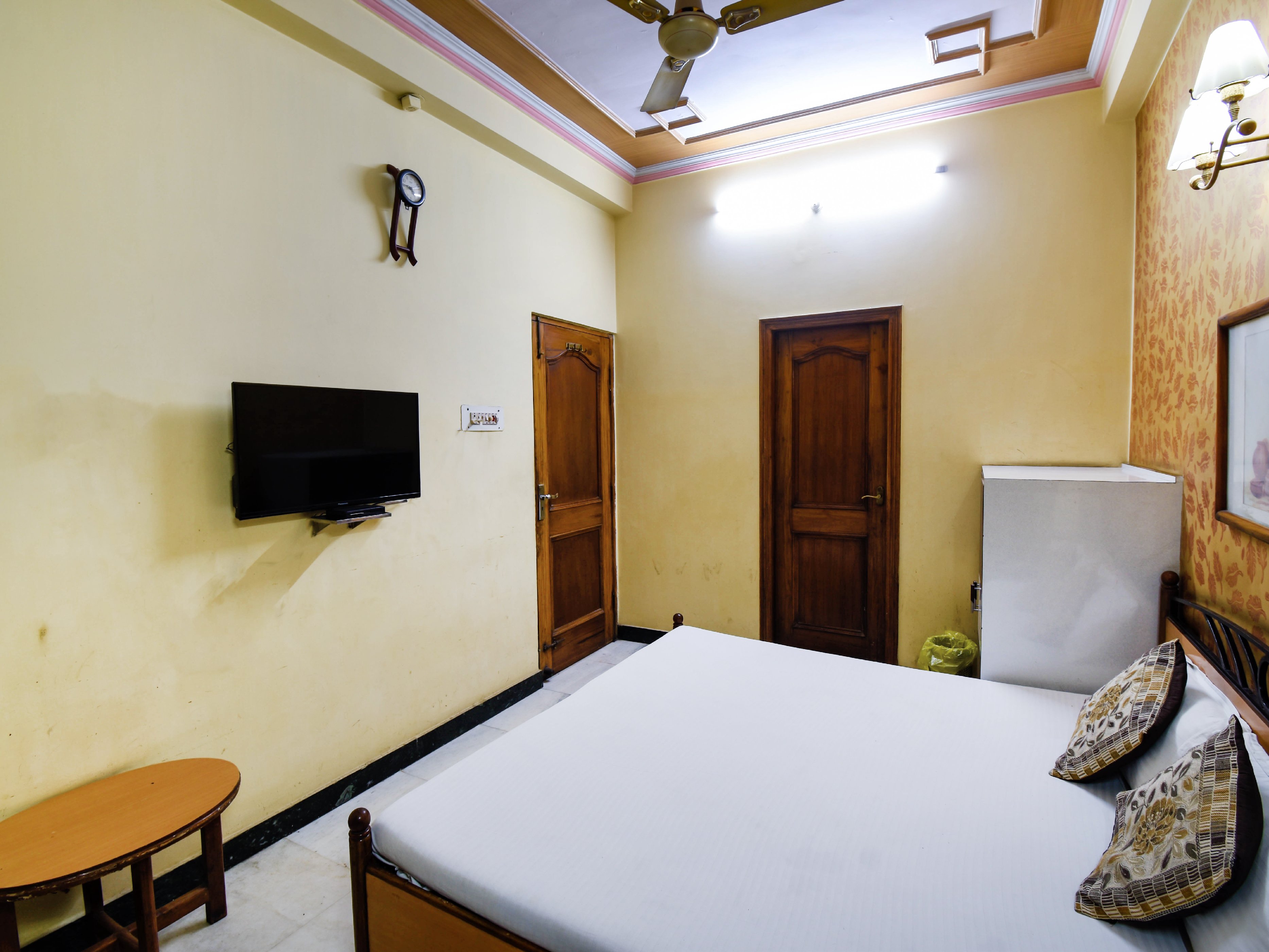 Hotel Shubh - Tap to explore photos