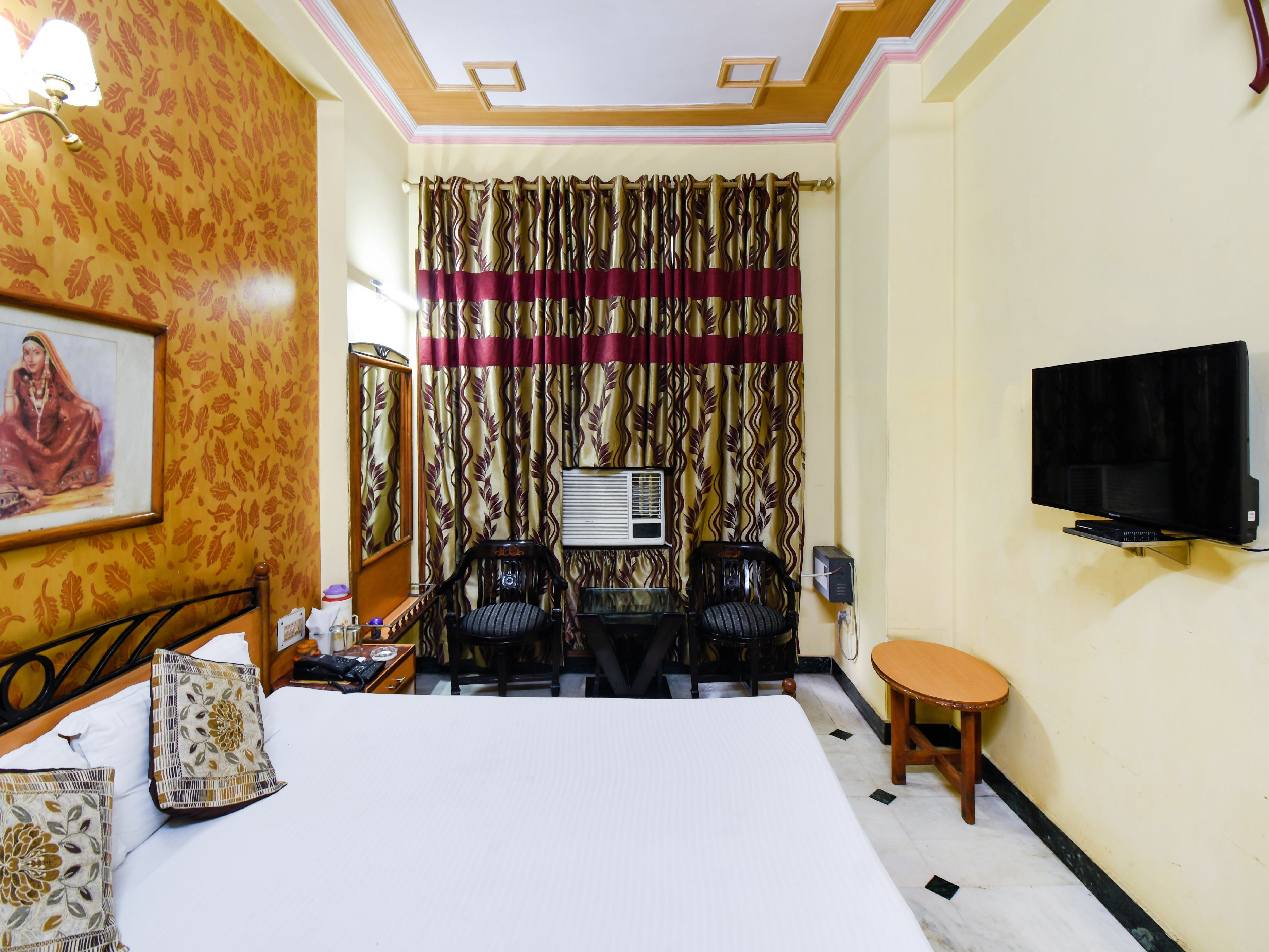 Hotel Shubh - Tap to explore photos