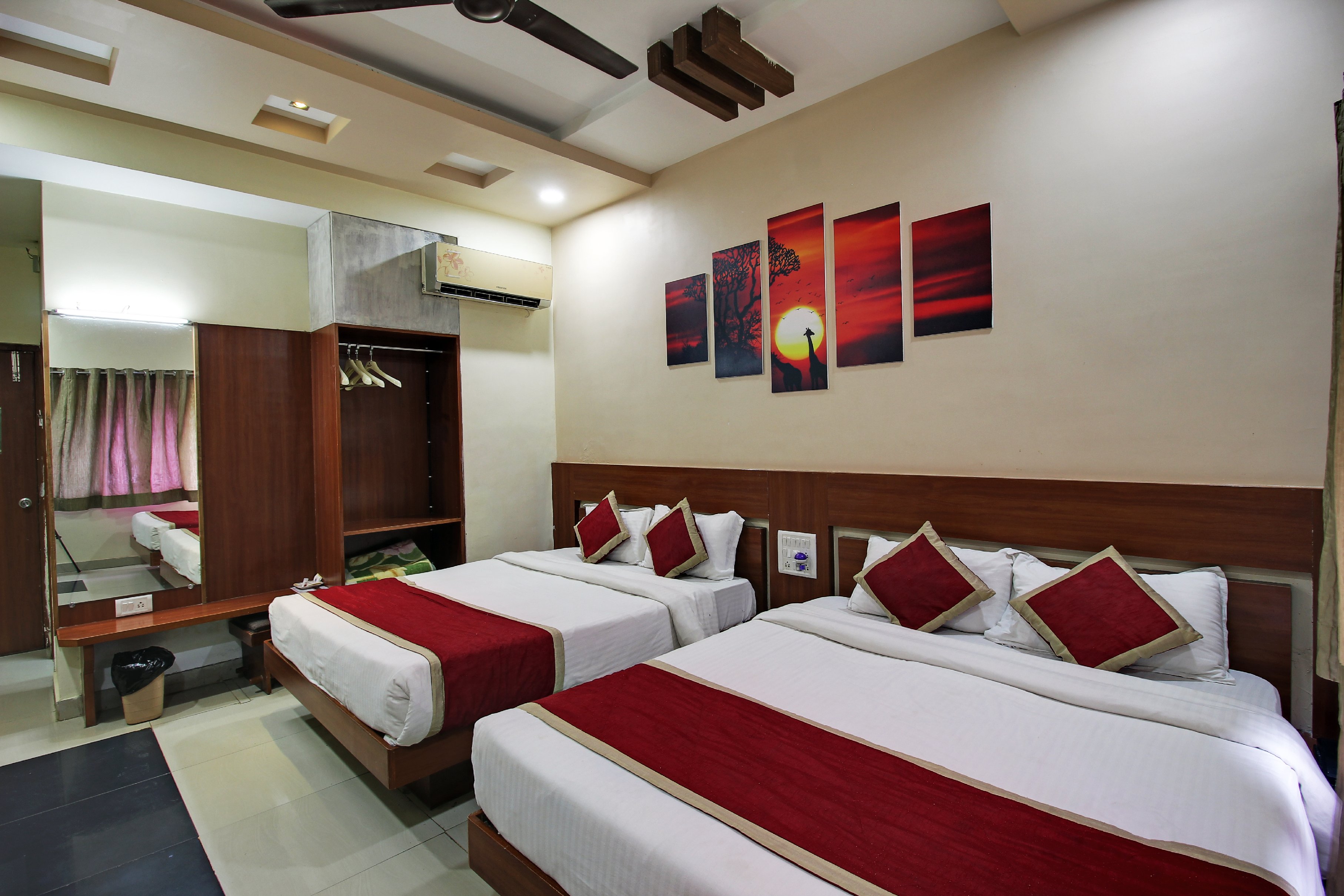 Hotel Sunset Inn Mount Abu with swimming pool - Tap to explore photos