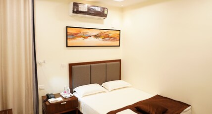 hotel SR GrandPark Regency Room Type - AC Luxury Double Bed Room
