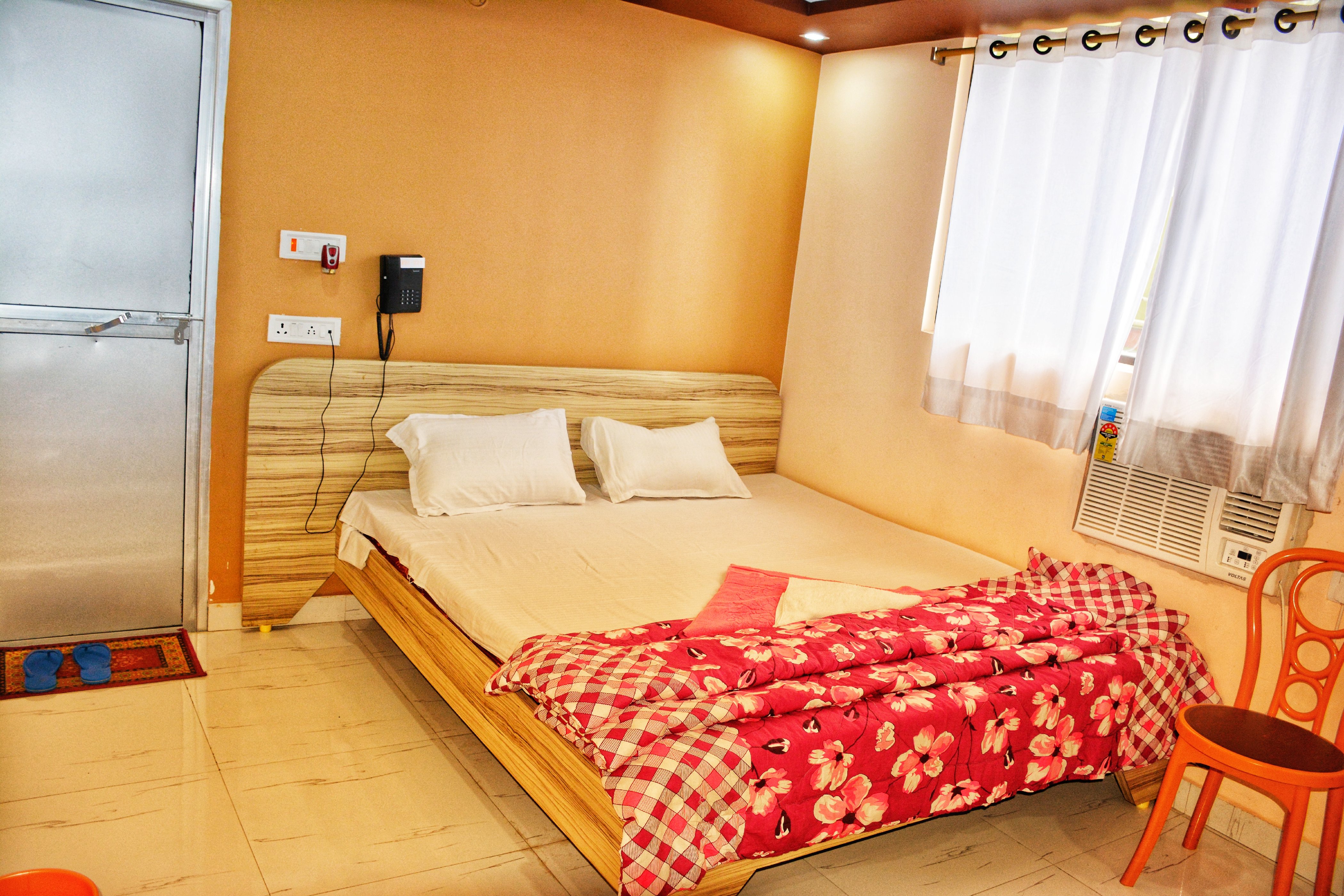 HOTEL ITIHAS Room Type - Deluxe Room