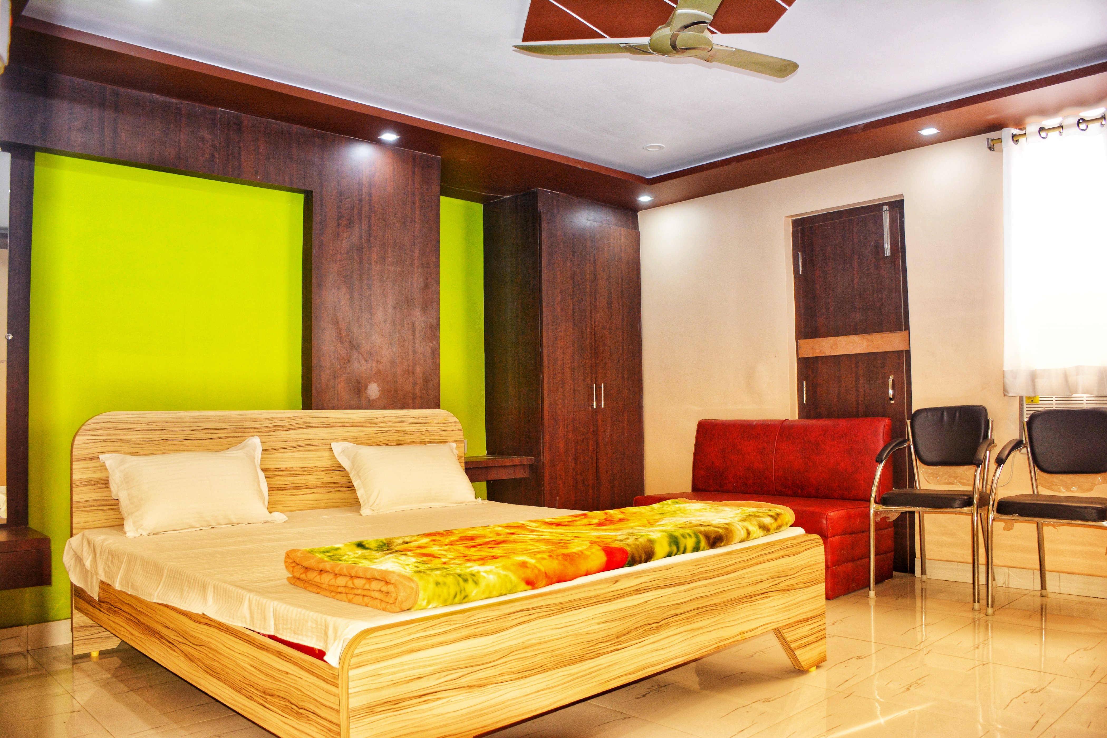 HOTEL ITIHAS Room Type - Premium Room