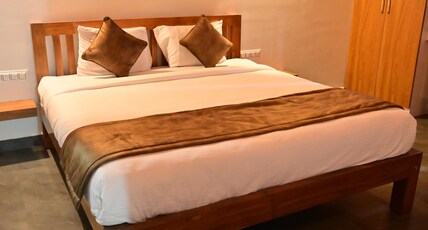 Water View Holiday Retreat | Rooms & Pool Room Type - Premium Room