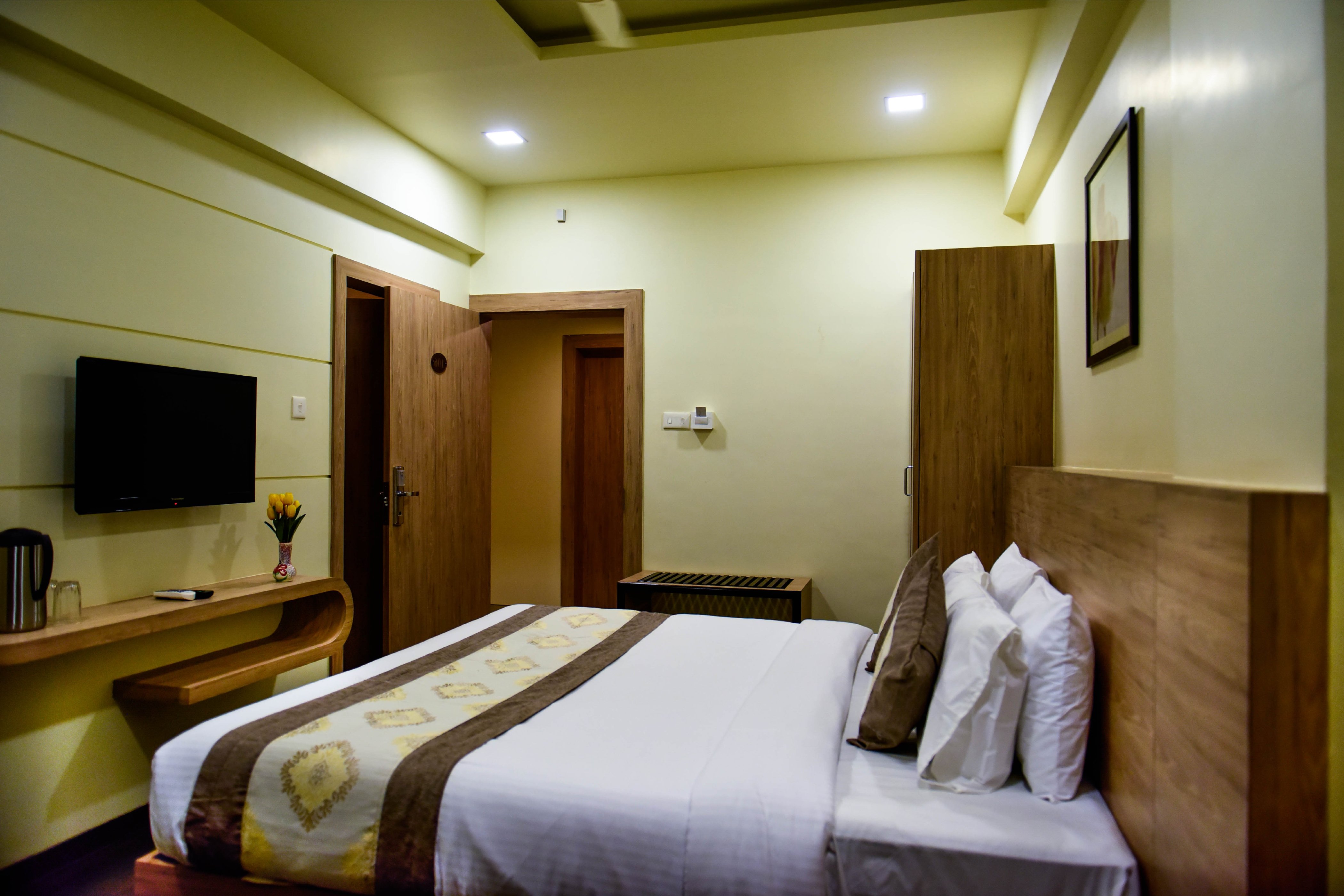 Hotel Mathura Executive - Tap to explore photos